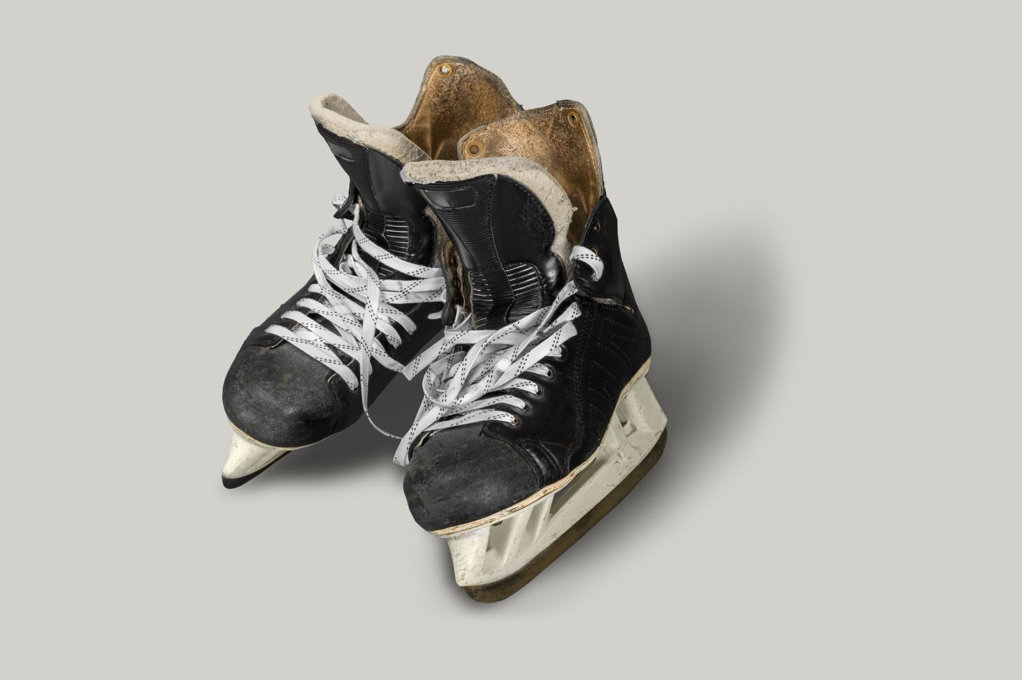 Hockey skates